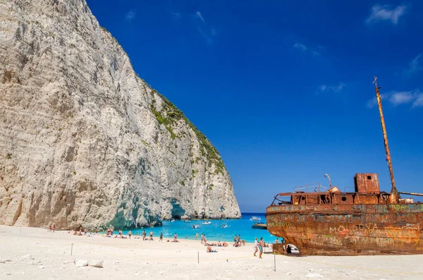 Praia Areia Navagio Pitoresca Com Famoso Naufrágio Está Situado Costa — Fotografia de Stock