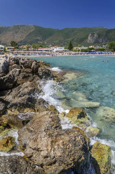 Halmstrandsparasoller Och Solstolar Östkusten Zakynthos Grekland — Stockfoto