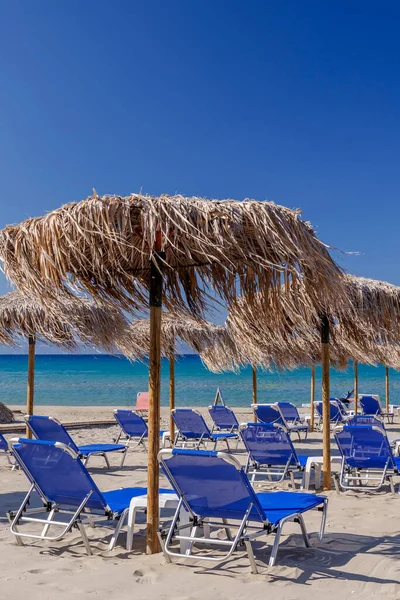 Sombrillas Playa Paja Tumbonas Costa Este Isla Zakynthos Grecia —  Fotos de Stock