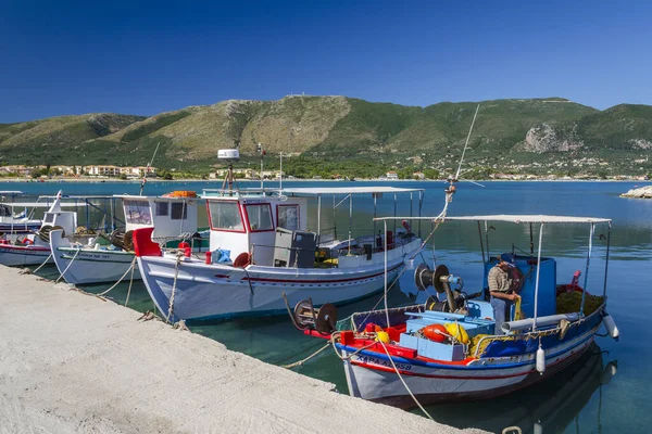 Alykanas Limanında Balıkçı Tekneleri Alykanas Yunanistan Zakynthos Adasının Doğu Kıyısında — Stok fotoğraf