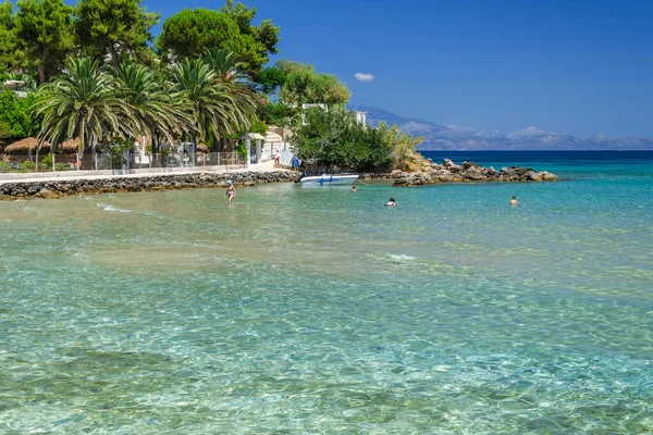 Yunanistan 'ın Zakynthos adasının doğu kıyısındaki Ammoudi köyündeki resimli kumlu plaj.
