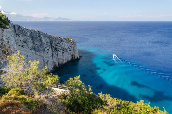 绿松石卡瑞塔 特拉姆波里诺岩石海滩上的风景如画 它位于希腊爱奥尼亚海的Zakynthos岛东北海岸 — 图库照片
