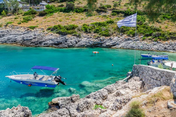 Lancha Motor Pintoresca Playa Stoufis Turquesa Está Situado Costa Noreste — Foto de Stock