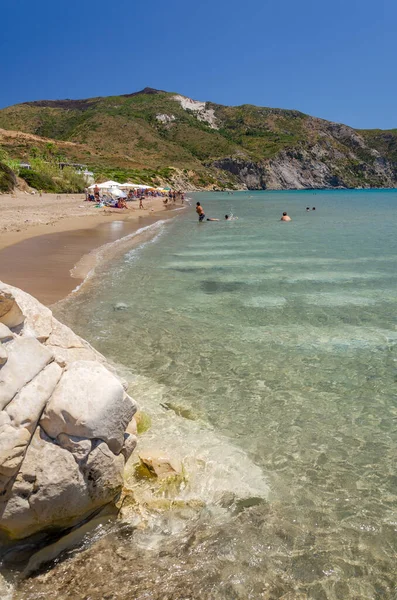 Pintoresca Playa Arena Kalamaki Situada Bahía Laganas Isla Zakynthos Mar — Foto de Stock