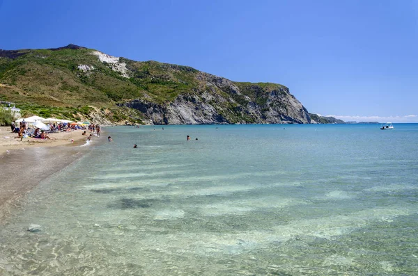 Praia Pitoresca Areia Kalamaki Situada Baía Laganas Ilha Zakynthos Mar — Fotografia de Stock