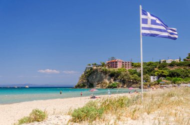 Yunanistan 'ın İyon Denizi' ndeki Zakynthos adasının doğusunda yer alan Tsilivi 'deki altın kumlu plaj.