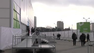 Katowice, Silesia / Polonya - Aralık 2018: Cop24 - Spodek salonu arena ve Uluslararası Konferans Merkezi'ne. Ö Birleşmiş Milletler Çerçeve Sözleşmesi İklim değişikliği 4k, Uhd, 50p, sinema, portre