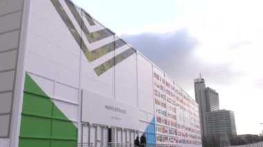 Katowice, Silesia / Polonya - Aralık 2018: Cop24 - Spodek salonu arena ve Uluslararası Konferans Merkezi'ne. Ö Birleşmiş Milletler Çerçeve Sözleşmesi İklim değişikliği 4k, Uhd, 50p, sinema, portre