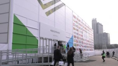 Katowice, Silesia / Polonya - Aralık 2018: Cop24 - Spodek salonu arena ve Uluslararası Konferans Merkezi'ne. Ö Birleşmiş Milletler Çerçeve Sözleşmesi İklim değişikliği 4k, Uhd, 50p, sinema, portre