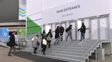 Katowice, Silesia / Polonya - Aralık 2018: Cop24 - Spodek salonu arena ve Uluslararası Konferans Merkezi'ne. Ö Birleşmiş Milletler Çerçeve Sözleşmesi İklim değişikliği 4k, Uhd, 50p, sinema, portre, 