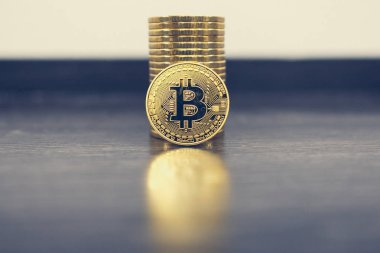 No1 kripto Döviz altın Bitcoin tablo. BTC altın sikke olarak simge elektronik sanal para bankacılık web ve uluslararası ağ ödeme için. 