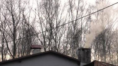 Bacasından duman yükselir. Hava kirliliği. 4k, Uhd, 50p, sinema, yakın-up, 