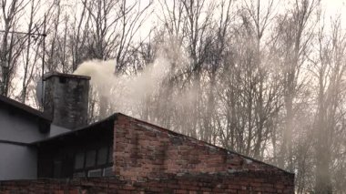 Bacasından duman yükselir. Hava kirliliği. 4k, Uhd, 50p, sinema, yakın-up, 