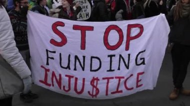 Katowice, Polonya - 08 Aralık 2018: İklim değişikliği protesto. Eylemciler temiz, Cop24, çevre dostu enerji savunucusu. 4 k elden vurdu.