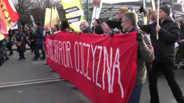 Katowice, Polonya - 08 Aralık 2018: İklim değişikliği protesto. Eylemciler temiz, Cop24, çevre dostu enerji savunucusu. 4 k elden vurdu.