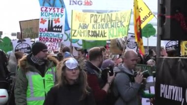 Katowice, Polonya - 08 Aralık 2018: İklim değişikliği protesto. Eylemciler temiz, Cop24, çevre dostu enerji savunucusu. 4 k elden vurdu.