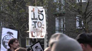 Katowice, Polonya - 08 Aralık 2018: İklim değişikliği protesto. Eylemciler temiz, Cop24, çevre dostu enerji savunucusu. 4 k elden vurdu.