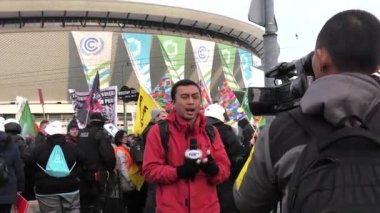 Katowice, Polonya - 08 Aralık 2018: İklim değişikliği protesto. Eylemciler temiz, Cop24, çevre dostu enerji savunucusu. 4 k elden vurdu.