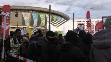 Katowice, Polonya - 08 Aralık 2018: İklim değişikliği protesto. Eylemciler temiz, Cop24, çevre dostu enerji savunucusu. 4 k elden vurdu.