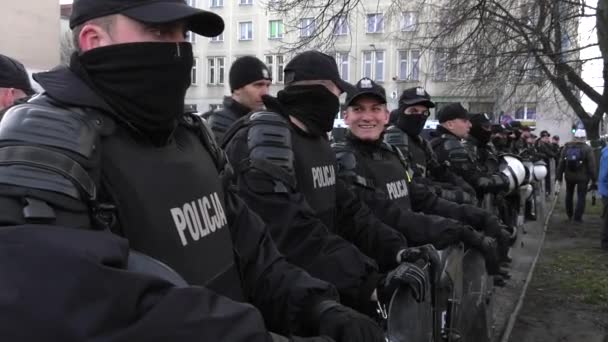 Katowice Polska Grudnia 2018 Policjant Bezpieczne Obszaru Podczas Protestu Przeciwko — Wideo stockowe