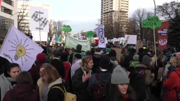 波兰卡托维兹 2018年12月8日 气候变化抗议 活动人士在 Cop24 上倡导清洁 环保的能源 从手上开枪打了4K — 图库视频影像