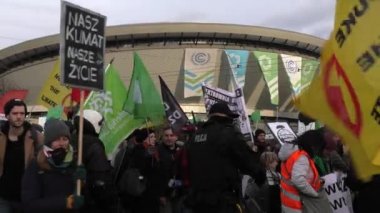 Katowice, Polonya - 08 Aralık 2018: İklim değişikliği protesto. Eylemciler temiz, Cop24, çevre dostu enerji savunucusu. 4 k elden vurdu.