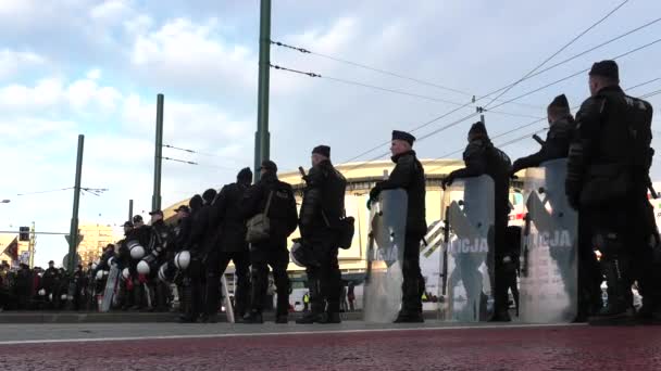 Katowice Polônia Dezembro 2018 Policial Protege Área Durante Protesto Contra — Vídeo de Stock