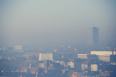 Katowice, Silesia / Polonya - Ekim 2018: hava kirliliği. Şehrin kirli havada. 4k, Uhd, 50p, sinematik, geniş açı,
