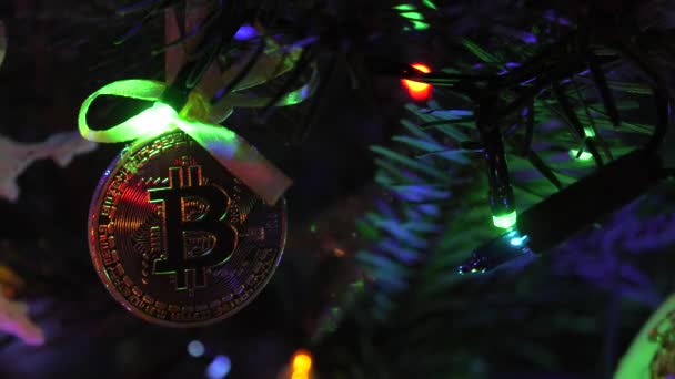 Bitcoin Για Χριστουγεννιάτικο Δέντρο Χριστούγεννα Uhd 50P Κινηματογραφική Στενή — Αρχείο Βίντεο