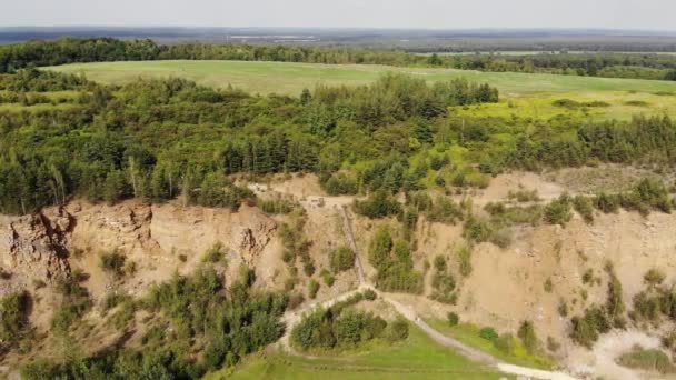 Blauw Meer Het Midden Van Groeve Uhd Cinematic Luchtfoto — Stockvideo