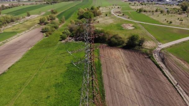 Pilones Potencia Líneas Alto Voltaje Paisaje Agrícola Mástiles Alto Voltaje — Vídeo de stock