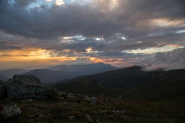 Gutyn-Tomnatyk, Karpatlar, Ukrayna Puslu Dağlar peyzaj