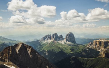 Doğal görünümü güzel dağlar peyzaj Marmolada, Passo Fedaia, İtalya