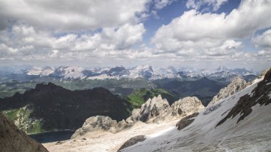 Doğal görünümü güzel dağlar peyzaj Marmolada, Passo Fedaia, İtalya
