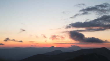 Yaremche, Karpat, Ukrayna, ünlü Dovbushanka dağının doğal görünümü