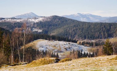 Mikulichyn Köyü, Karpat Dağları kış manzarası 
