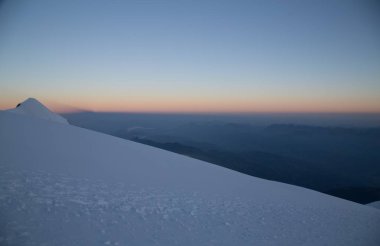Montblanc dağ Masifi gündoğumu, Chamonix Alps sırasında