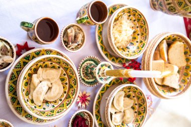 en iyi geleneksel Ukrayna görünümünü kutlamak akşam yemeği, Yaremche