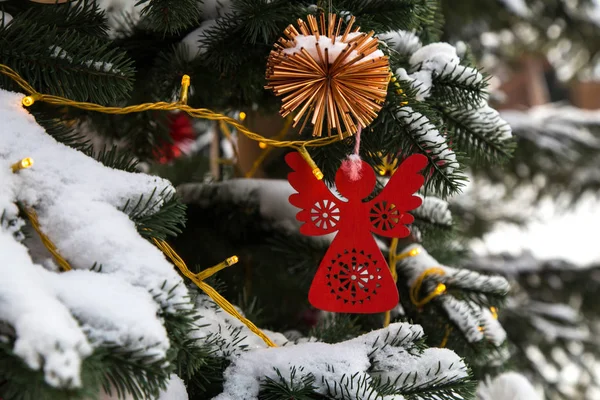 Bukovel, Yaremche de dekore Noel ağacı yakın