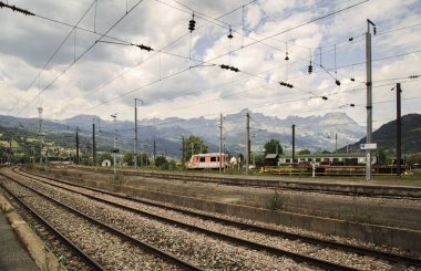 Demiryolu Montblanc Dağları arka planda, Chamonix Alpler ile