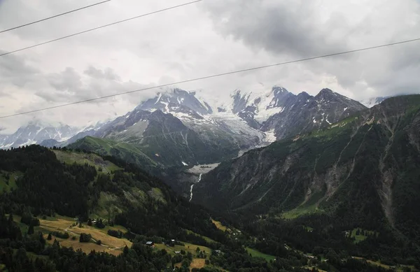 Mgliste Góry Montblanc Alpy Chamonix — Zdjęcie stockowe