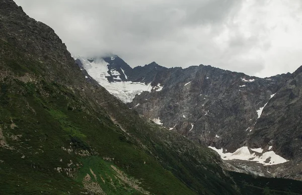 Ομιχλώδη Βουνά Του Montblanc Άλπεις Σαμονί — Φωτογραφία Αρχείου