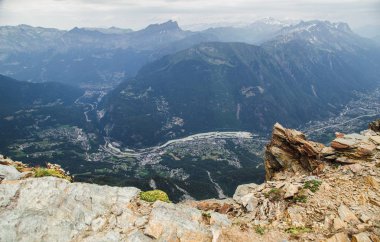 Chamonix gündüz, Fransa, dağlardan havadan görünümü