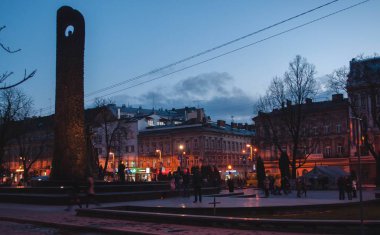 gece, Ukrayna, Lviv mimarisinin görünümü 