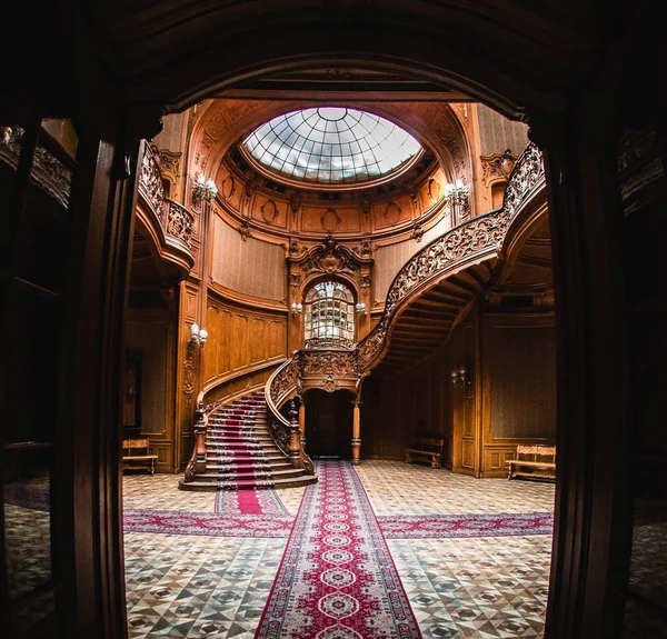 Vista Interior Escaleras Madera Envejecida Edificio Antiguo Lviv Ucrania —  Fotos de Stock
