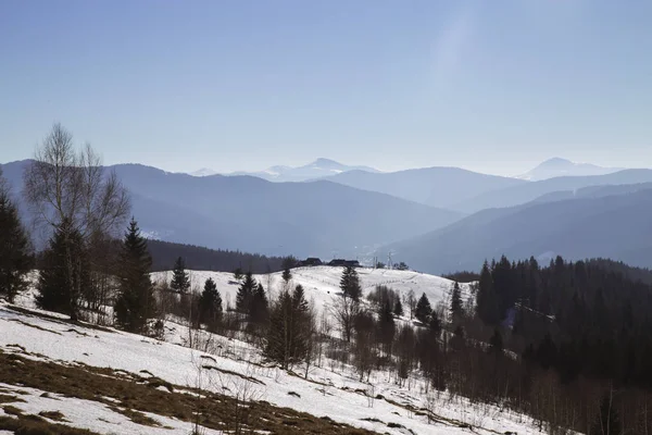 Vista Las Colinas Cubiertas Nieve Fondo Las Montañas Cerca Yaremche — Foto de Stock