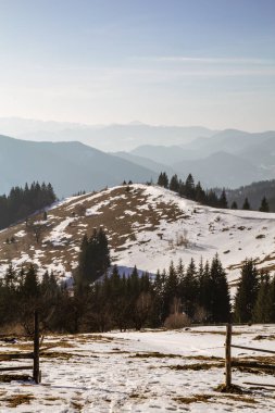 Gündüz, Verhovyna, karla kaplı alanlarının görünümü