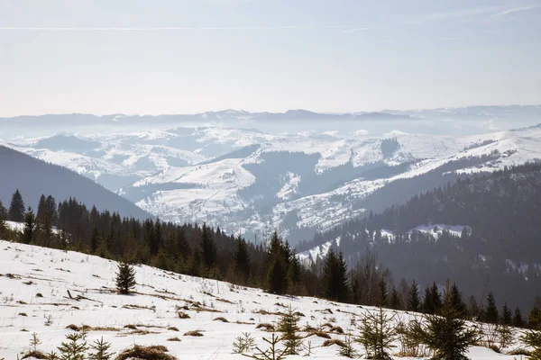 Vista Las Montañas Cubiertas Nieve Durante Día Verhovyna — Foto de Stock