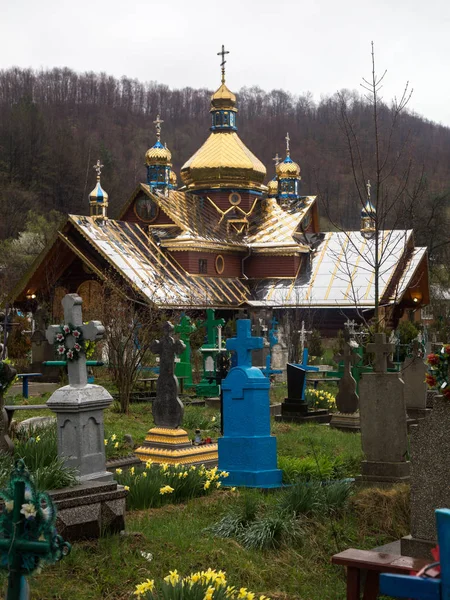 Maliy Rojyn Köyünde Kilise Mezarlık Görünümü Ukrayna — Stok fotoğraf