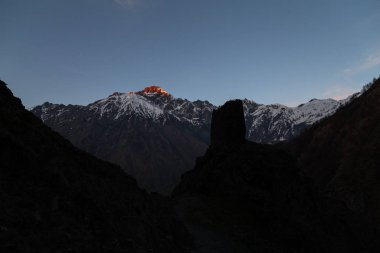 dağlar, Stepantsmindu, Gürcistan kar kaplı üst görünümü